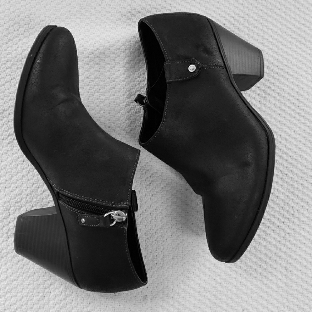 Dr. Scholl's black ankle booties